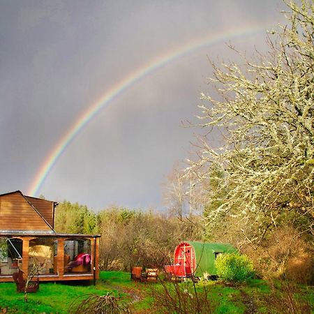 The Wonderly Wagon Hotel Fintown Екстериор снимка